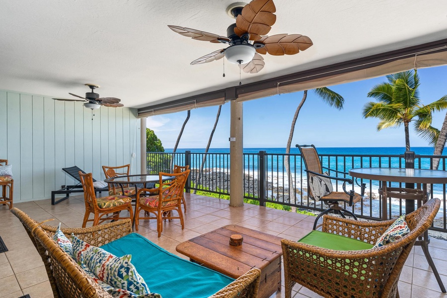 Spend your days relaxing on this lanai