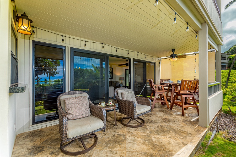 Spacious private lanai offers plenty of seating for your O'hana.