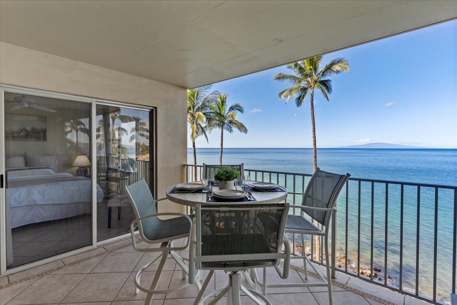 Spacious lanai seating for four