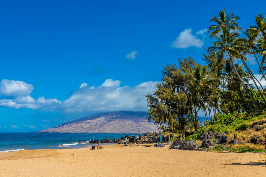 Gorgeous beach across the street from Kihei Akahi