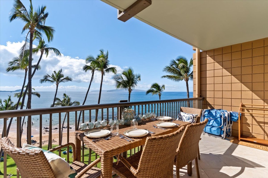 Dining for 4 on the private lanai