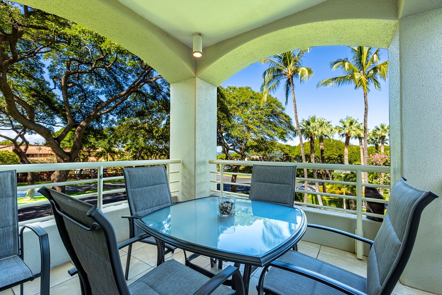 Dining for 4 on the lanai