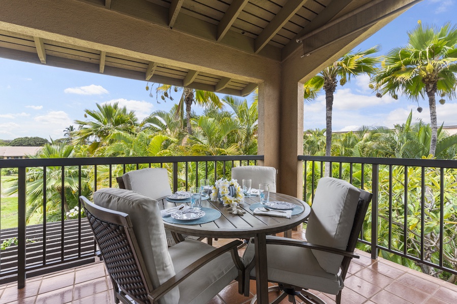 Dining for 4 on the lanai