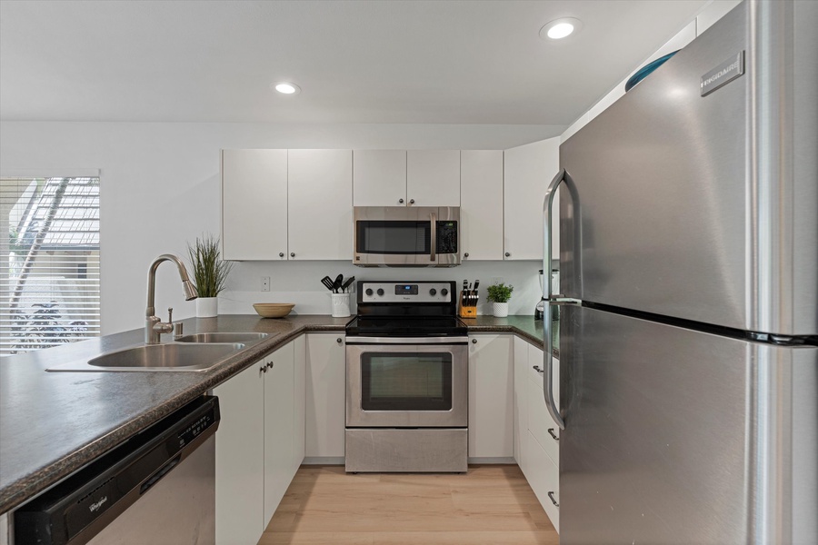 Spacious Kitchen with Full Sized Appliances