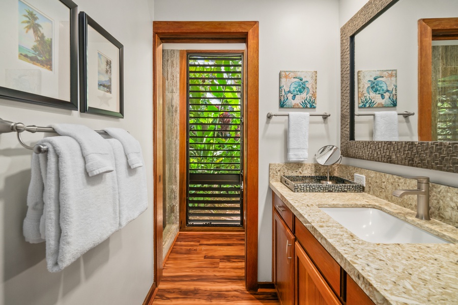 En Suite bathroom provides peace and tranquility amongst the ferns and palms of the landscape.