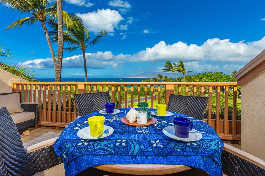 Amazing Pacific Ocean view while enjoy meals on the lanai. 