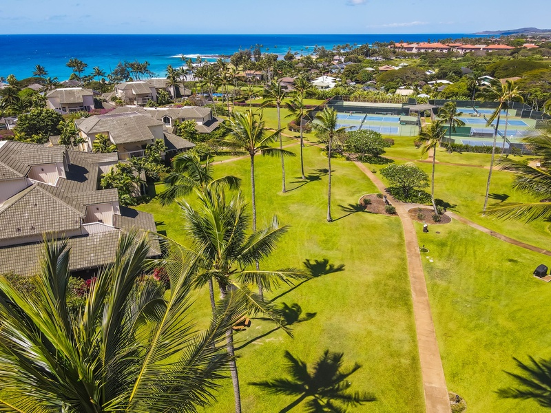 Walk your beach wagon along the verdant path to the beach!