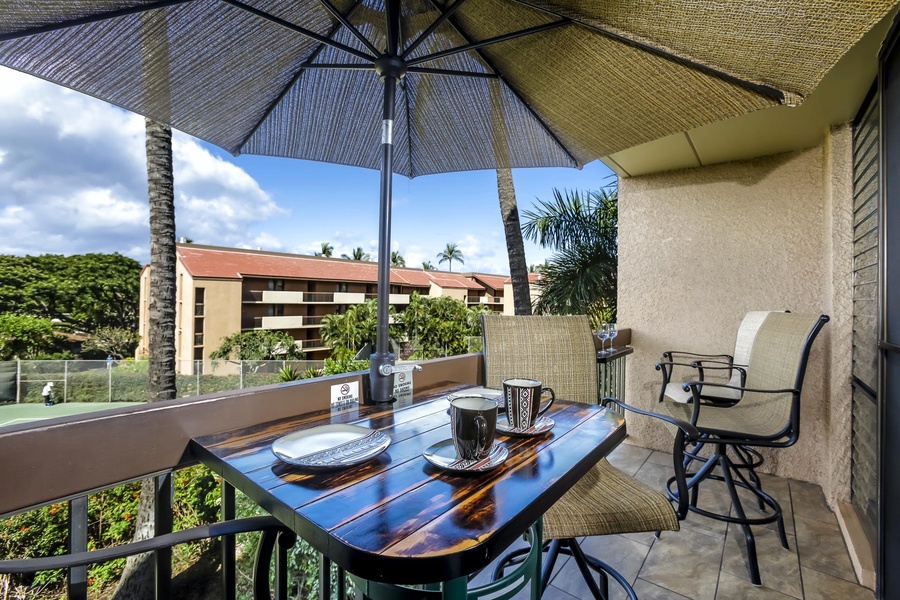 Enjoy El Fresco Dining under Covered Lanai Table