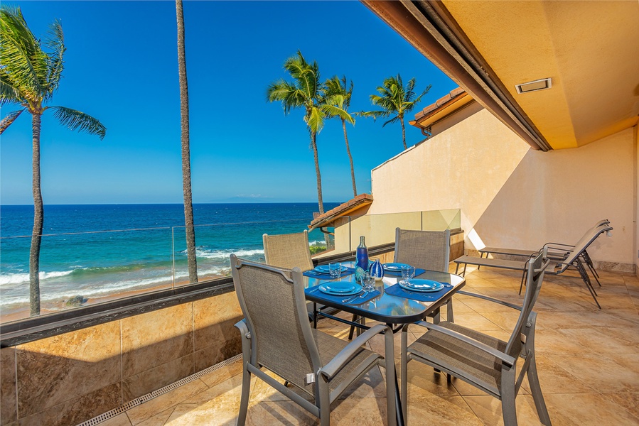 Outdoor Dining on Your Lanai with INCREDIBLE Views!