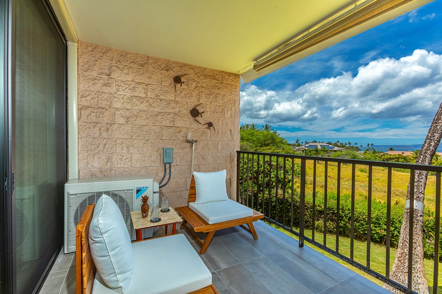 Lounge out with your favorite beverage on the spacious lanai. 