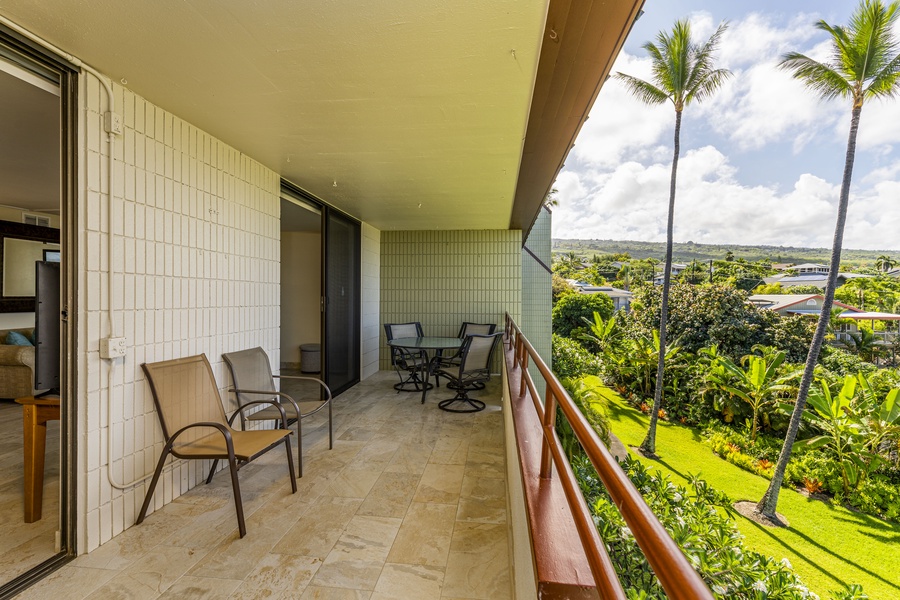 You can see the mountains from the lanai too