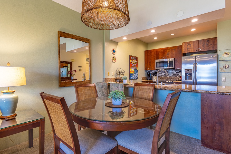 Gorgeous cabinetry~ stainless appliances~ beautiful dining set