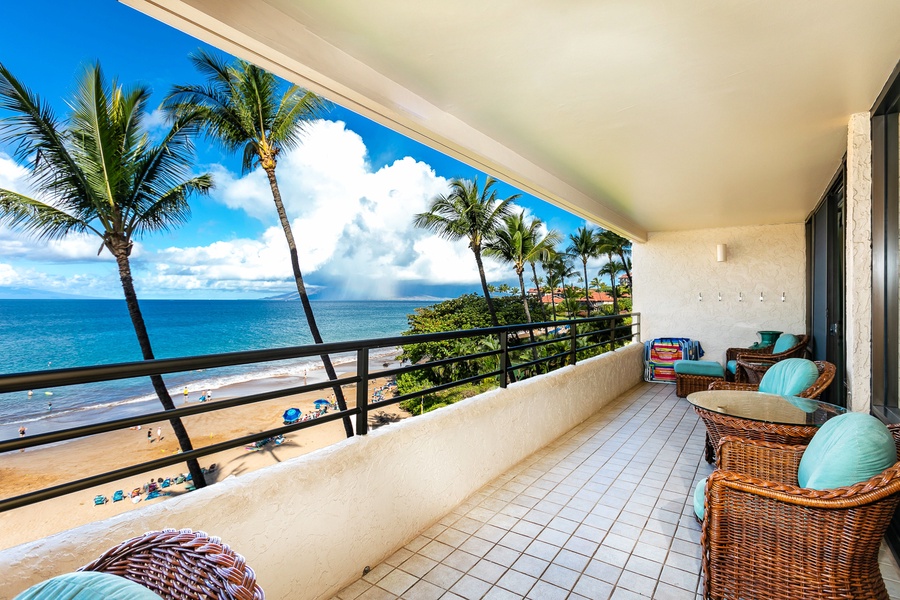 Expansive Lanai with Incredible Ocean Views!