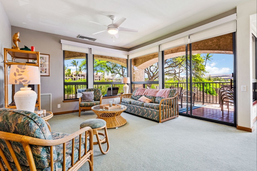 Living room with Hawaii features 