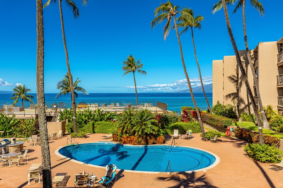 Hale Ono Loa pool