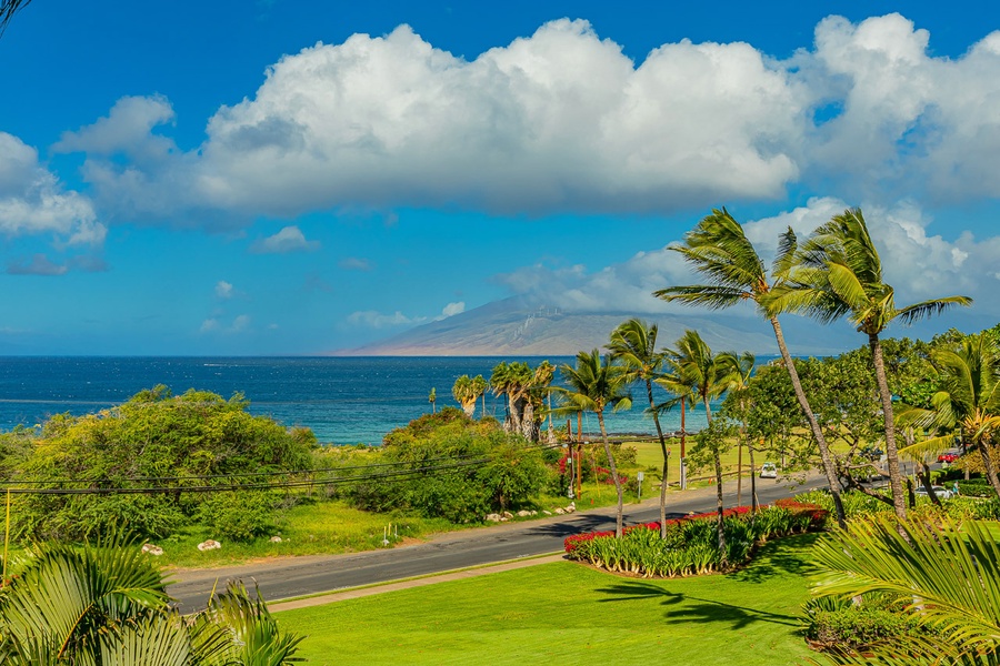 View of the ocean and the West Maui Mountains from the lanai.