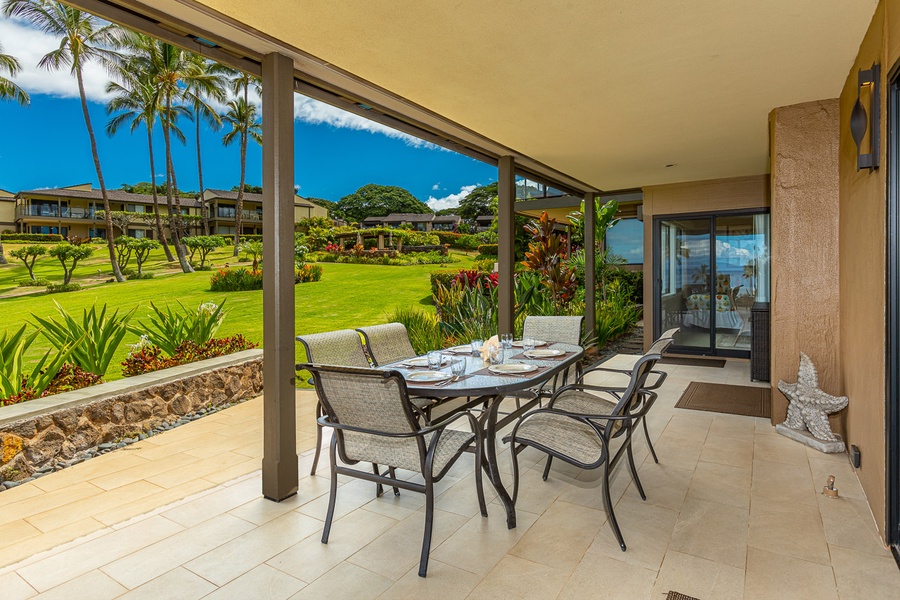 Spacious lanai to enjoy meals with you O'hana (family)