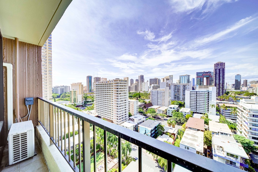 Royal Garden Lanai Waikiki and Mountain View