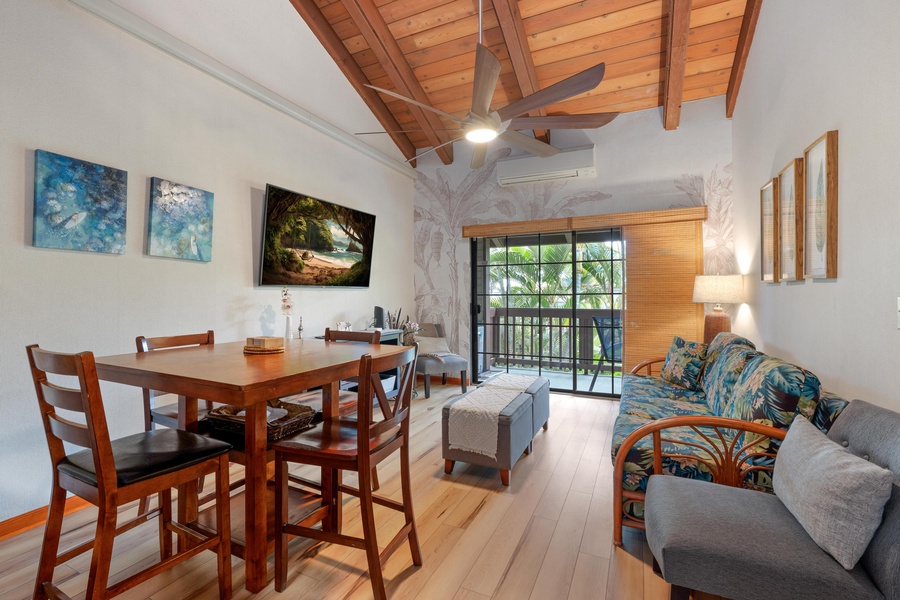Living room with Hawaii features