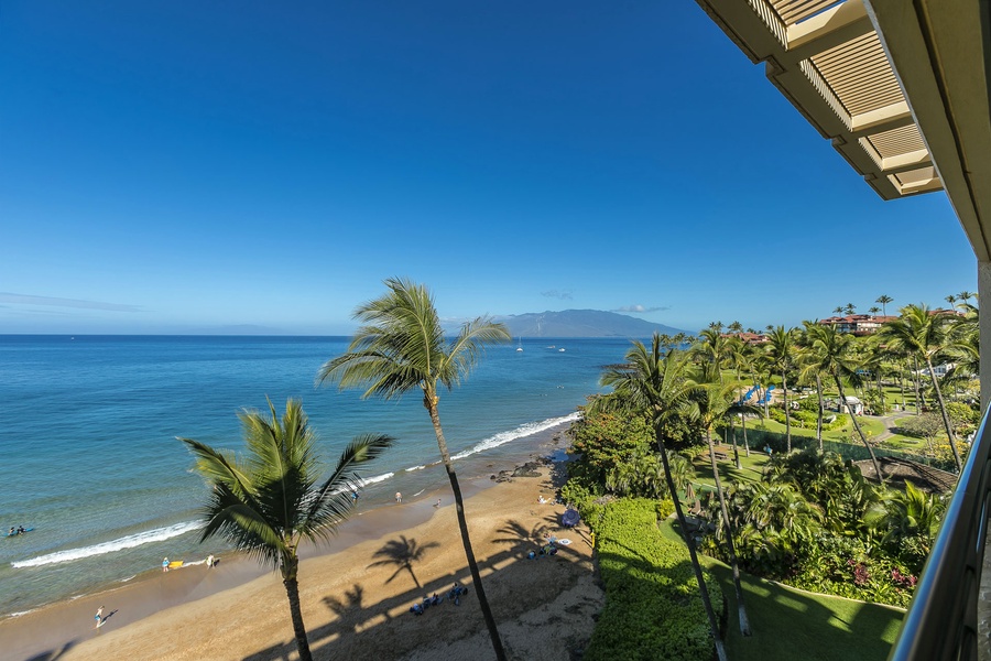 Views of Lanai as well as Kaho'olawe and Molokini