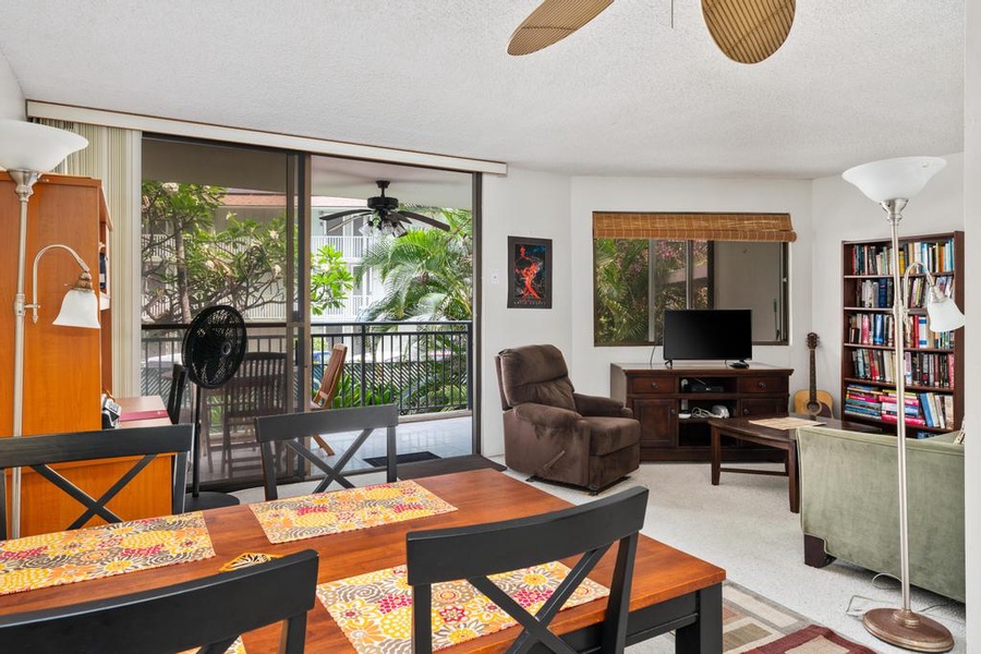Living area with lanai access