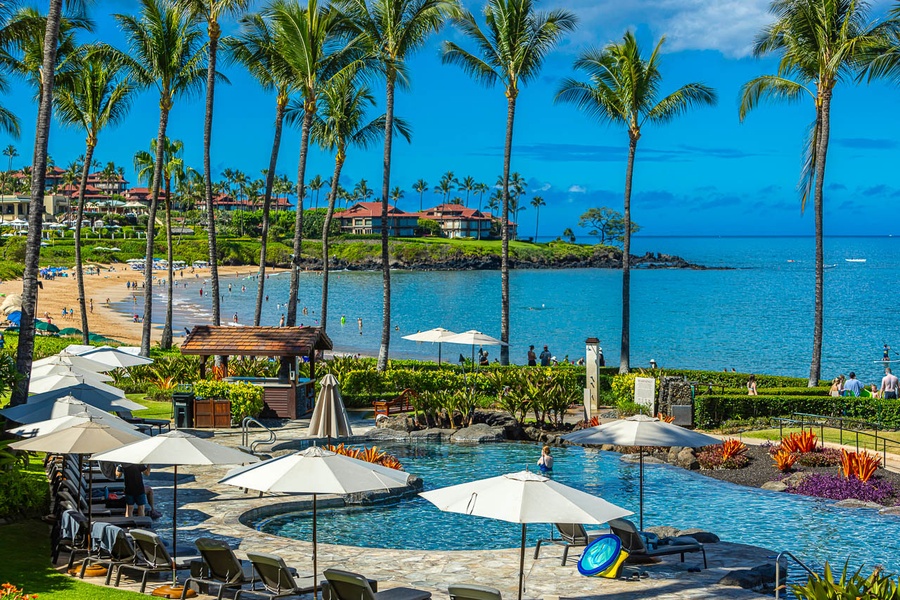 Take a cool dip in the pool~ oceanside