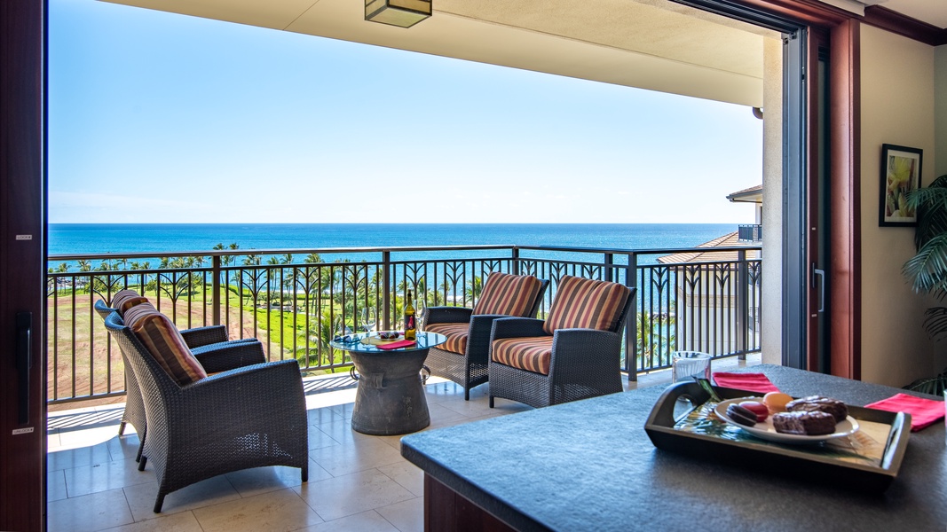 The large and spacious lanai with comfortable seating.