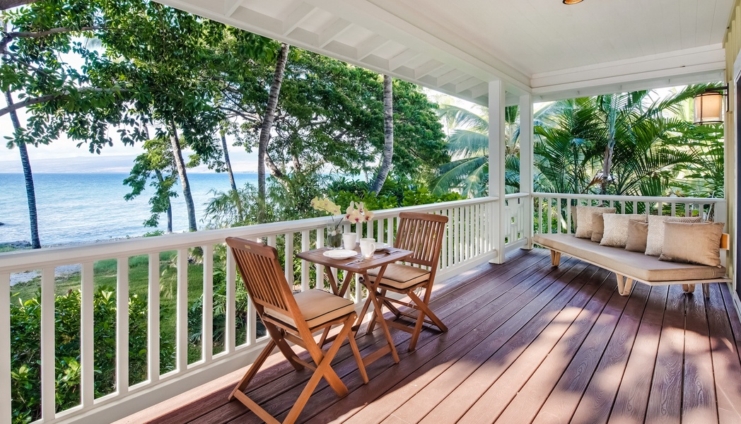 Ohana Guest Cottage Private Lanai with Spectacular Ocean & Garden Views.