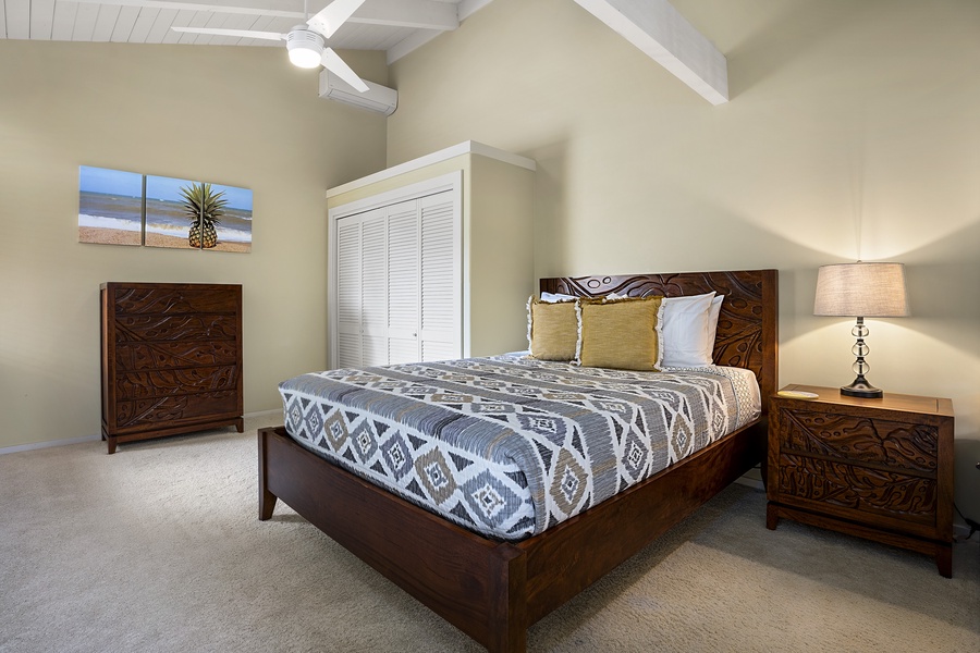 Guest bedroom 2 Equipped with Queen bed, A/C & TV