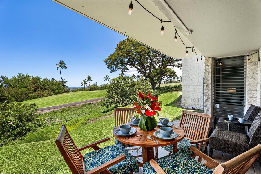 Lanai dining for 4 outside for al fresco meals.