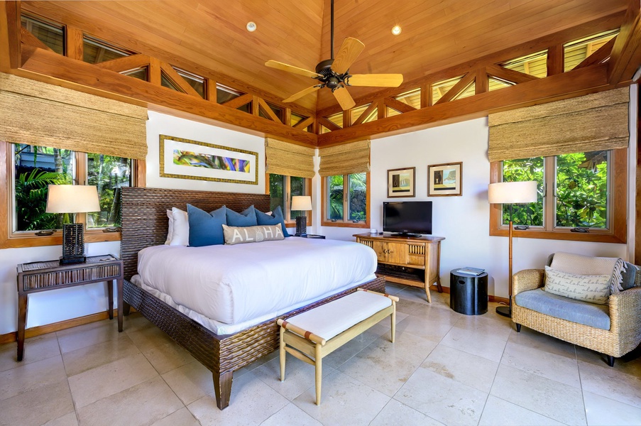 The third guest room provides a king-size bed and an easy access to the outdoors.