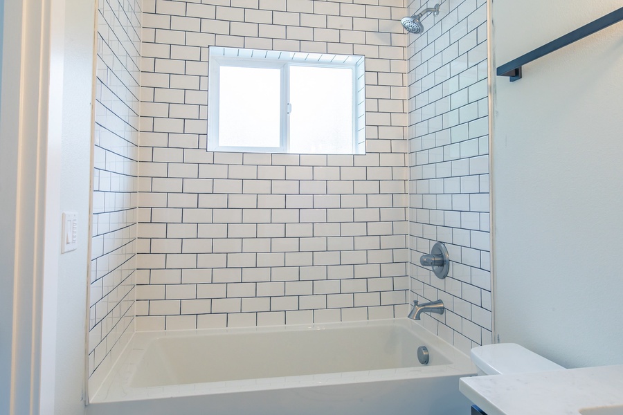 Guest bathroom deep Tub/Shower combo