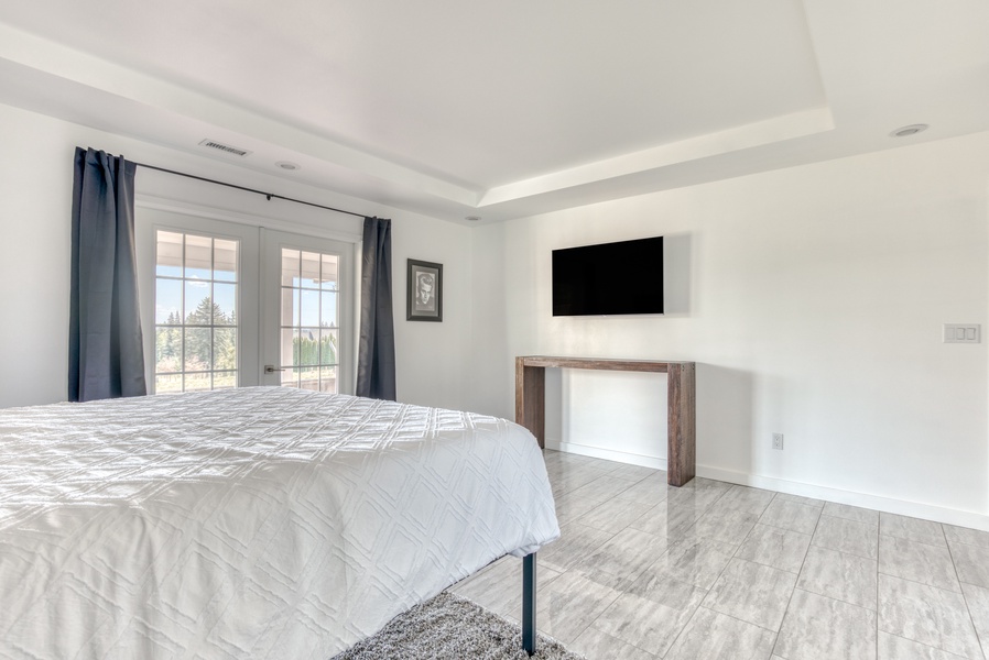 Secondary bedroom with flat screen TV