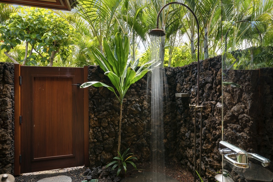 Guest bedroom two’s outdoor shower garden.