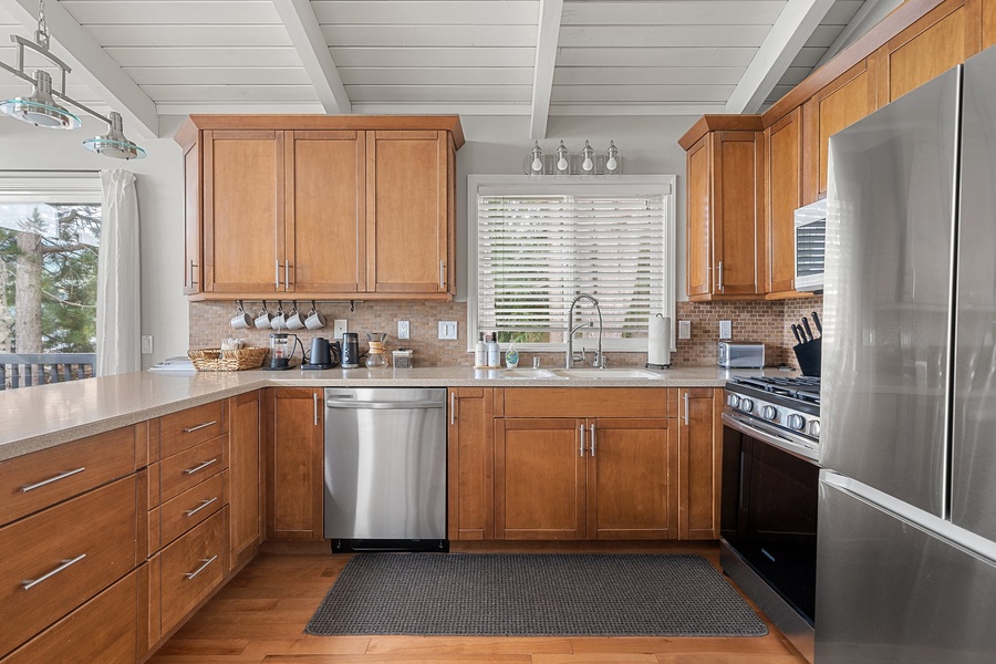 Plenty of kitchen cabinets and a spacious kitchen with ample appliances.