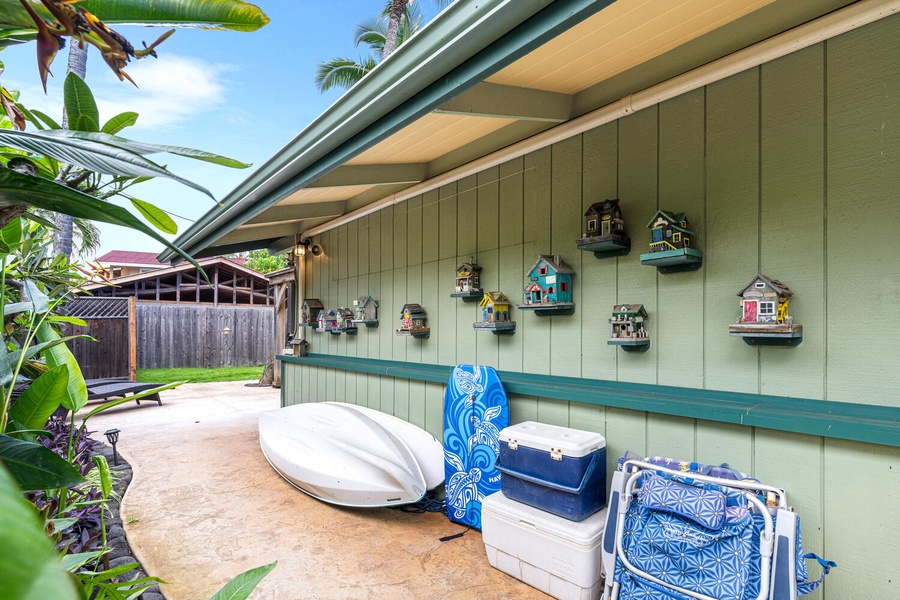 Handy storage spot for beach gear, snorkels, and paddleboards to make the most of your ocean adventures.