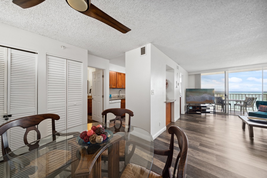 Gather for easy, cheerful meals at Royal Kahana 308’s sunny dining nook.