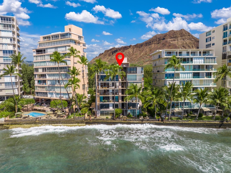 Prime oceanfront location with stunning views and proximity to Diamond Head, blending luxury with breathtaking natural beauty.