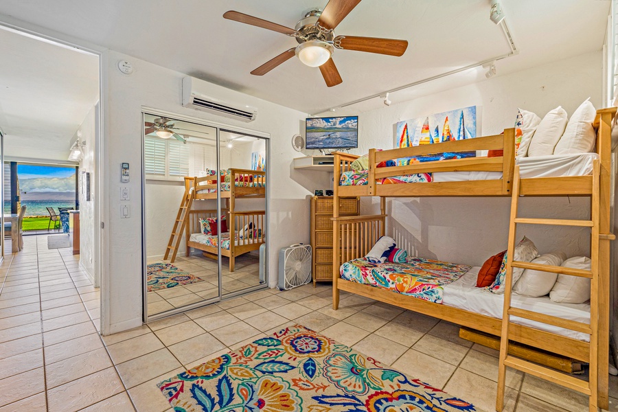 Papakea L-106's vibrant bedroom is perfect for kids or extra guests, with cozy bunk beds and colorful decor
