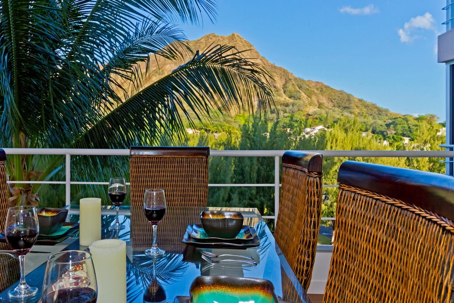 Exquisite Diamond Head views with floor-to-ceiling windows, for an indoor/outdoor living experience.