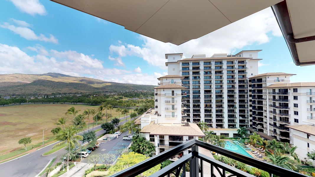 Panoramic view of the mountains, pool and ocean from the lanai.
