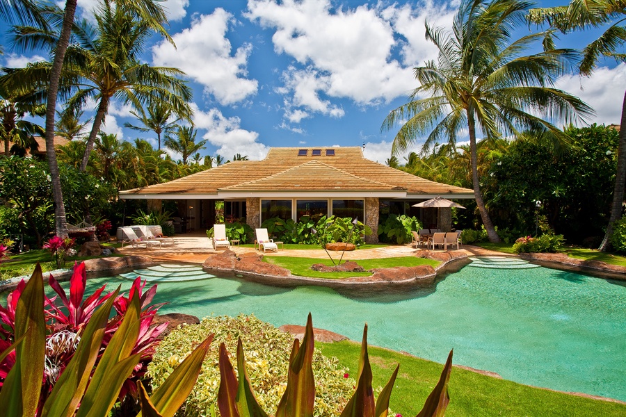 Lush Tropical Gardens with Lagoon Pool Hot Tub Ocean and Beach Front Setting