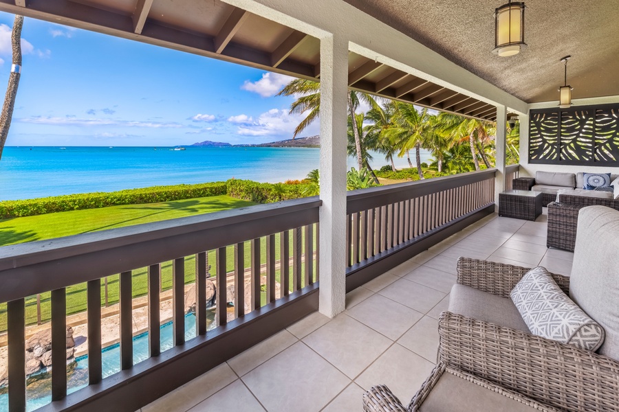 Relax on the private lanai and enjoy stunning ocean and palm tree views.