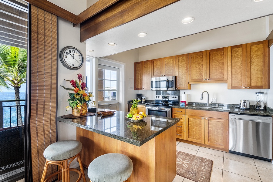 Gorgeous kitchen with Breakfast bar!