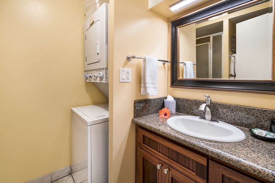 Upgraded guest bath with Washer & Dryer!