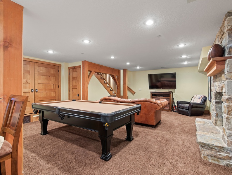 Upstairs family den and billiard table - the perfect combination for quality family time!