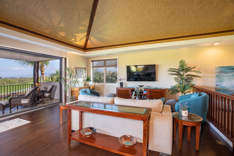 Easy access to upper-level lanai