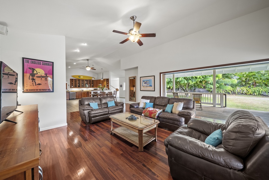 Lounge area on the lanai: cozy seating and tropical surrounds make it a peaceful retreat.