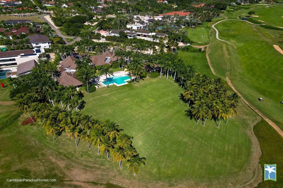 A bird's-eye view of the sprawling El Cocotal at Casa de Campo, surrounded by verdant golf courses and lush greenery, offering ultimate privacy and luxury.