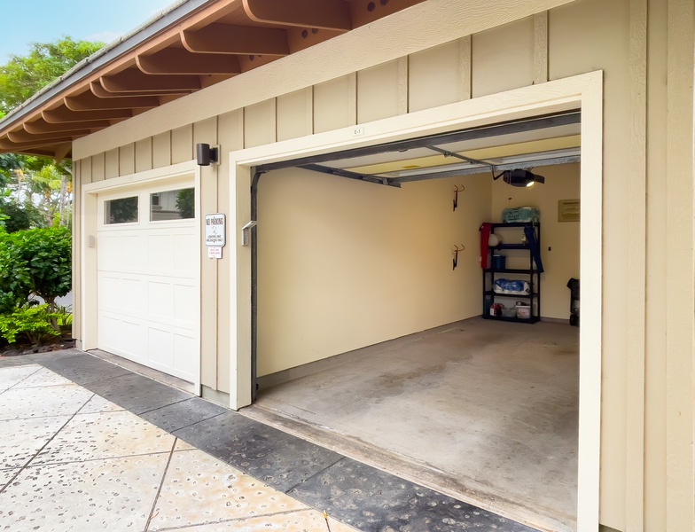 Private Access to One-Car Garage w/ Beach Chairs